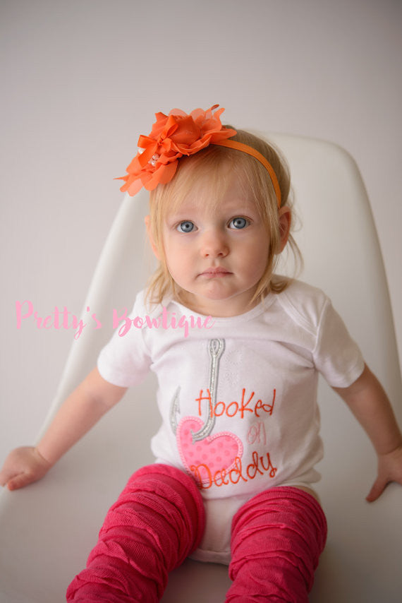 Baby Girl Hooked on Daddy bodysuit/Shirt -- Girls Fishing Outfit -- Baby shower gift -- little girls outfit -- Daddy's Girl shirt - Pretty's Bowtique