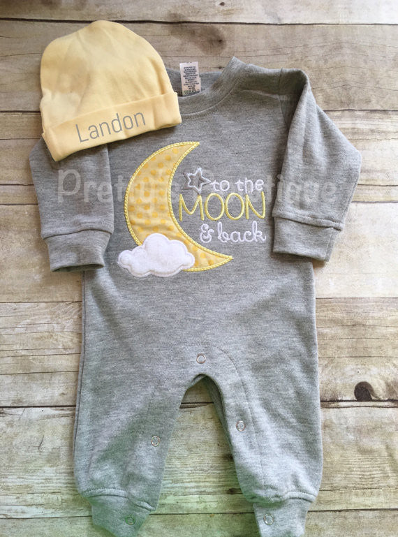 Newborn coming home outfit --Newborn gender neutral--To the moon and back Romper - Coming home outfit -- Personalized cap - Pretty's Bowtique