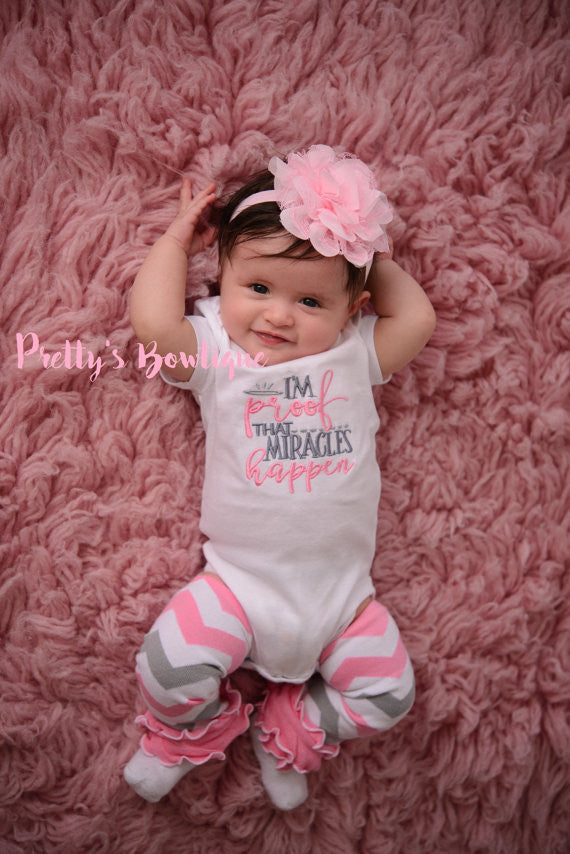 Newborn girl coming home outfit -- Baby Girl I'm Proof Miracles Happen bodysuit/Shirt -- Baby Girl Coming home Outfit -- Baby shower gift - Pretty's Bowtique