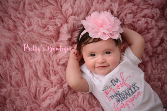 Newborn girl coming home outfit -- Baby Girl I'm Proof Miracles Happen bodysuit/Shirt -- Baby Girl Coming home Outfit -- Baby shower gift - Pretty's Bowtique
