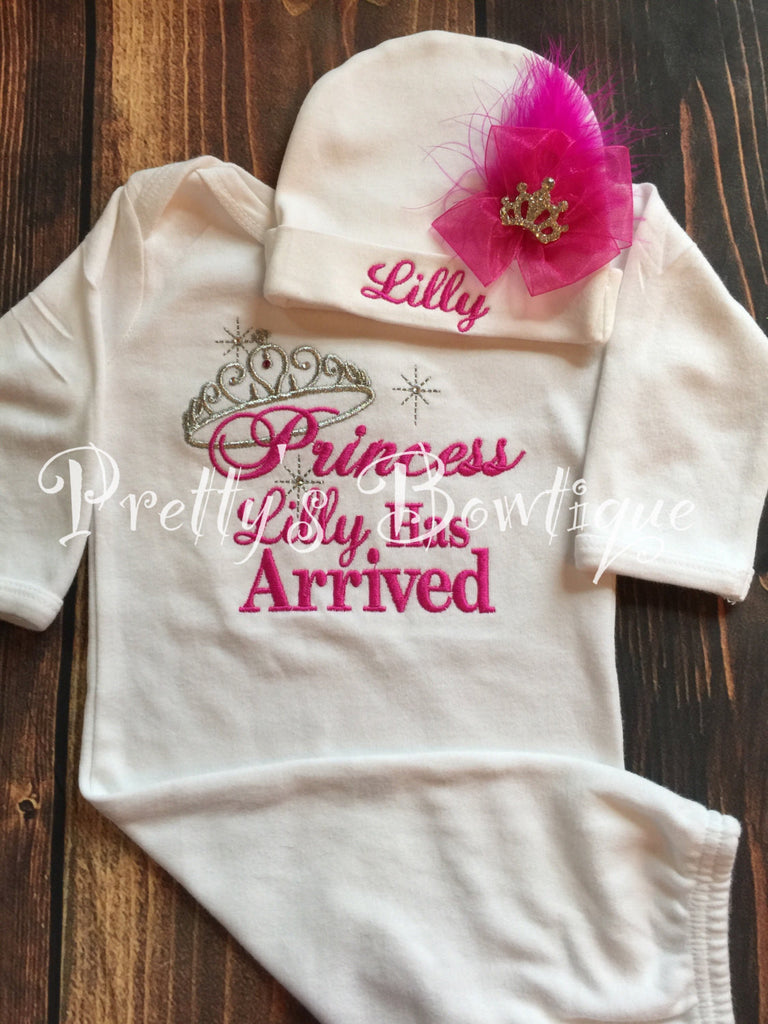 The Princess has arrived personalized newborn gown and hat set.  Perfect for hospital or coming home outfit-- hot pink - Pretty's Bowtique