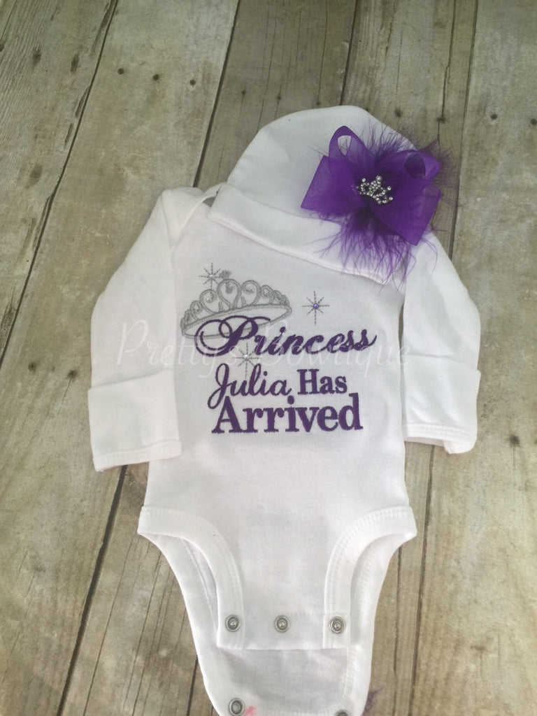 Baby girl coming home outfit -- The Princess has arrived personalized shirt or bodysuit and hat set.  Perfect for hospital or coming home ou - Pretty's Bowtique