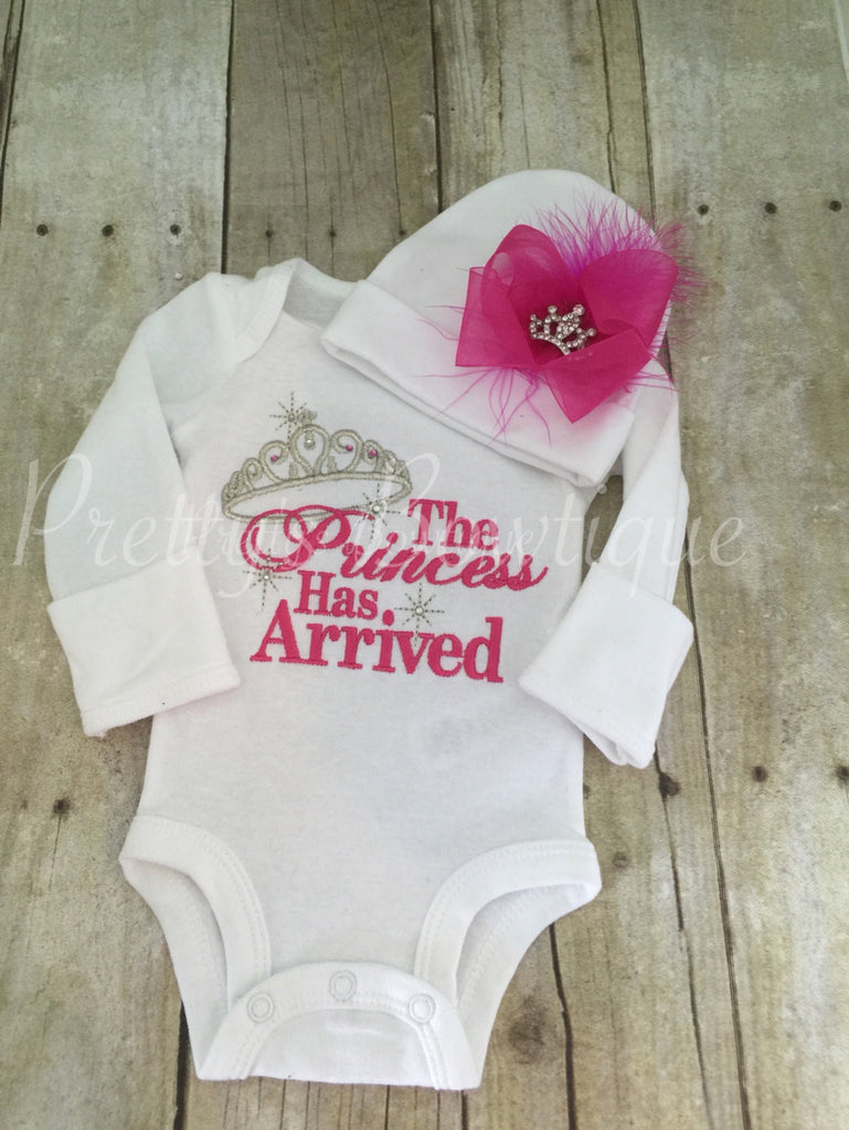 The Princess has arrived shirt or bodysuit and hat set.  Perfect for hospital or coming home outfit - Pretty's Bowtique