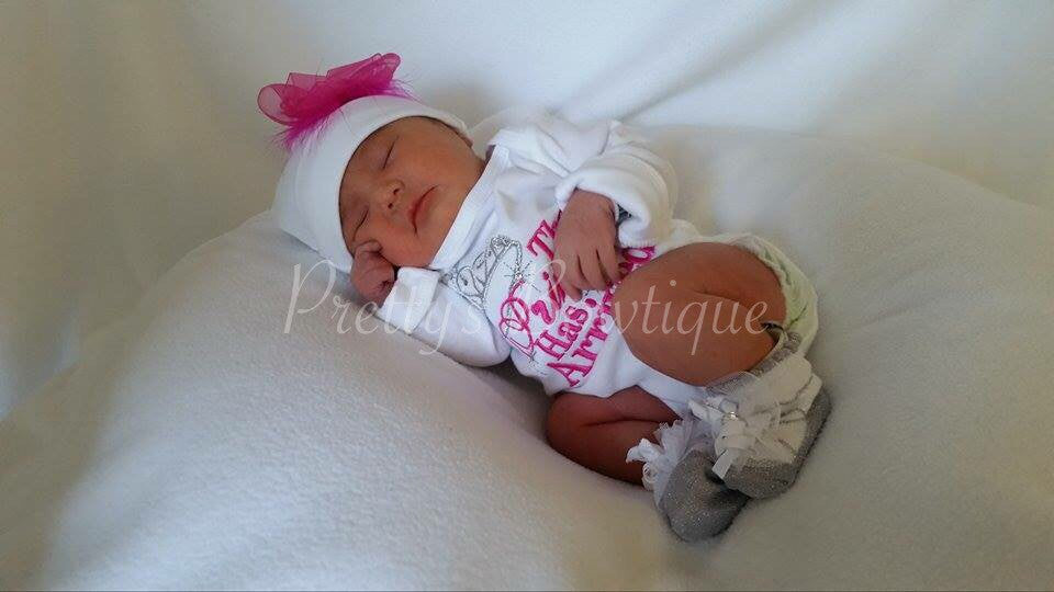 The Princess has arrived shirt or bodysuit and hat set.  Perfect for hospital or coming home outfit - Pretty's Bowtique