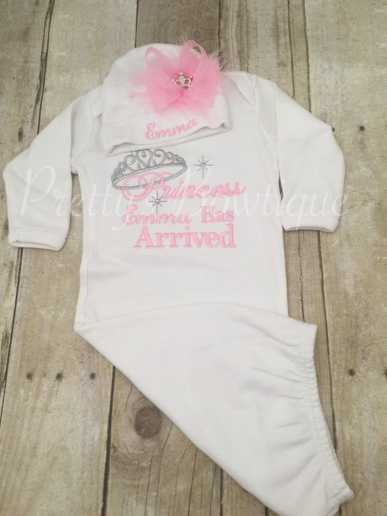 The Princess has arrived personalized newborn gown and hat set.  Perfect for hospital or coming home outfit - Pretty's Bowtique