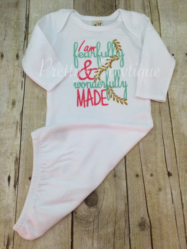Newborn baby girlcoming home outifit-- I am fearfully & wonderfully made gown-- coming home outfit gown- can customize colors - Pretty's Bowtique