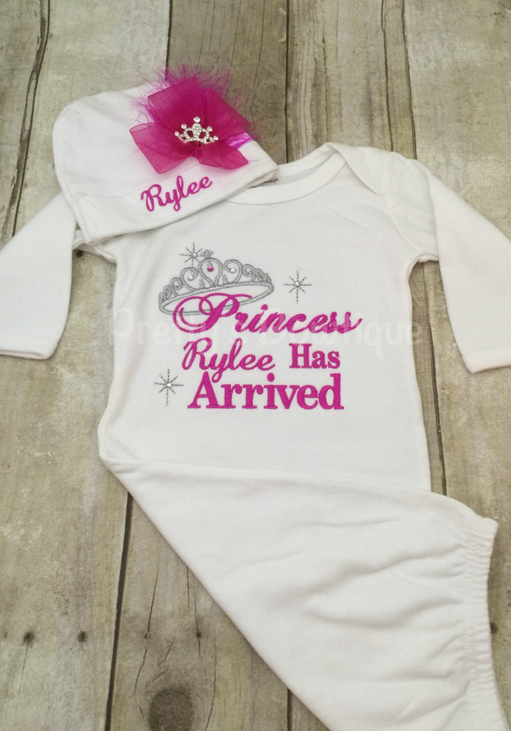 Baby Girl Coming Home Outfit -- The Princess Has Arrived Embroidery Design Gown & Hat Set - Pretty's Bowtique