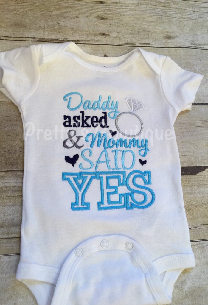 Boy or girl Daddy Asked and mommy said YES bodysuit or T-Shirt - Perfect for Engagement photos - Pretty's Bowtique