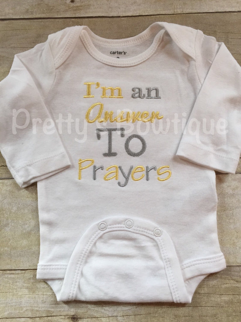 Baby coming home outfit-- I'm an answer to prayers -- baby bodysuit hospital or coming home outfit -- bodysuit and personalized beanie - Pretty's Bowtique