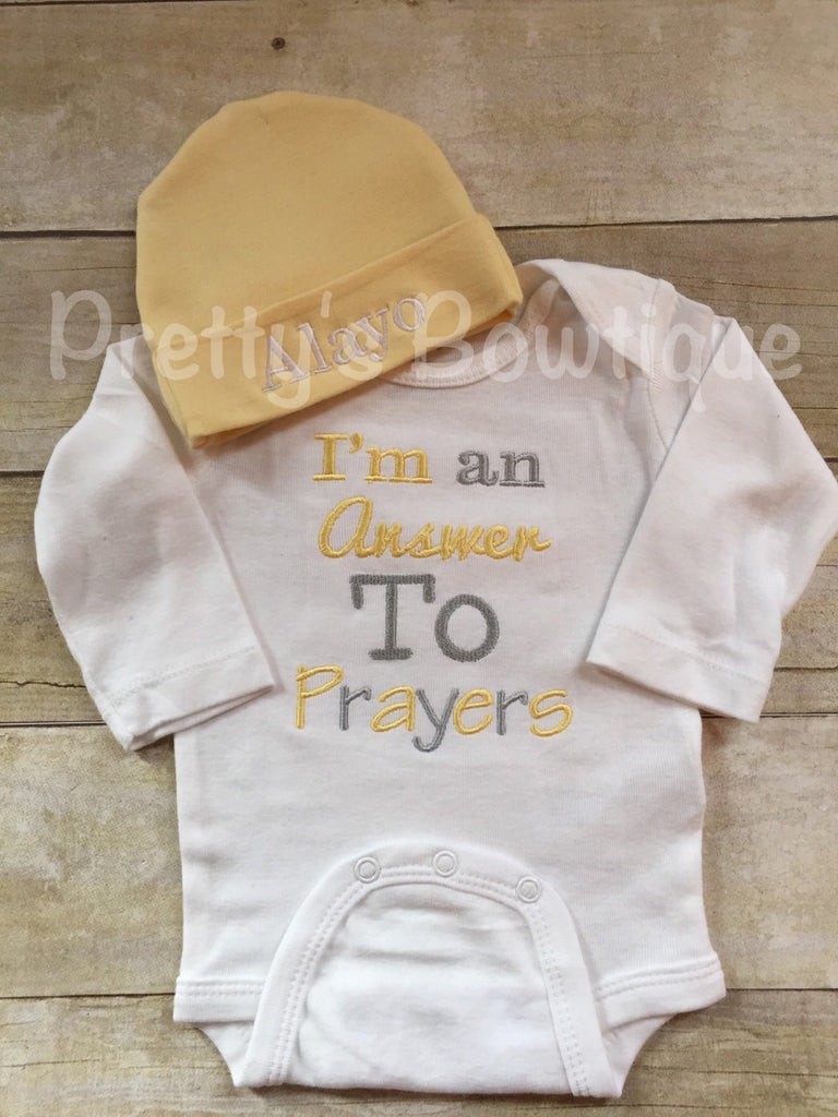 Baby coming home outfit-- I'm an answer to prayers -- baby bodysuit hospital or coming home outfit -- bodysuit and personalized beanie - Pretty's Bowtique