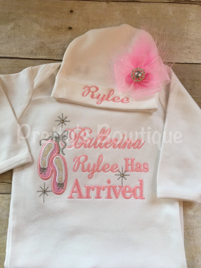 The Princess has arrived personalized newborn gown and hat set.  Perfect for hospital or coming home outfit - Pretty's Bowtique