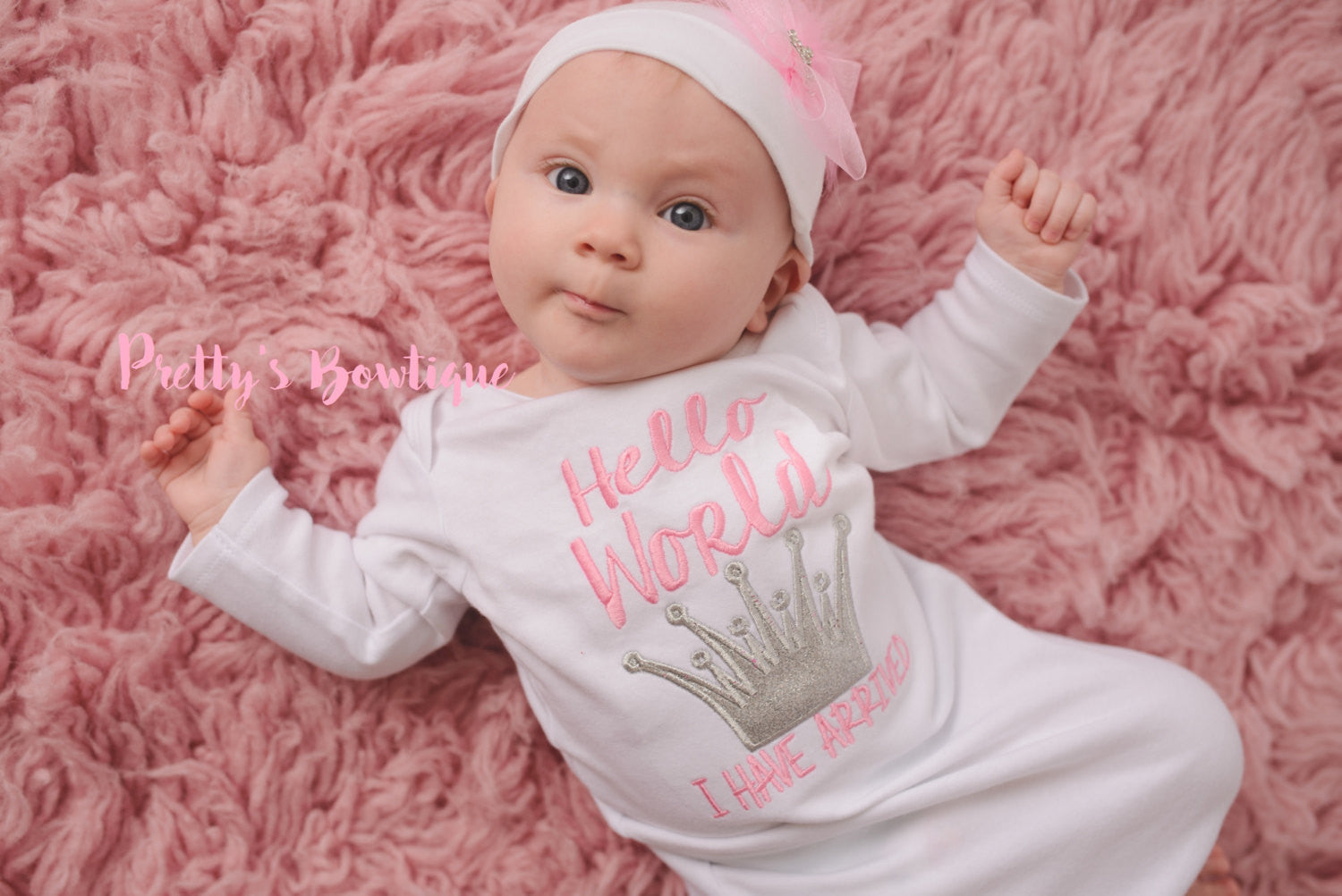 Hello world i have arrived - princess newborn gown and hat set. Baby girl coming home outfit Hello world i have arrived - princess newborn gown and hat set. Baby girl coming home outfit