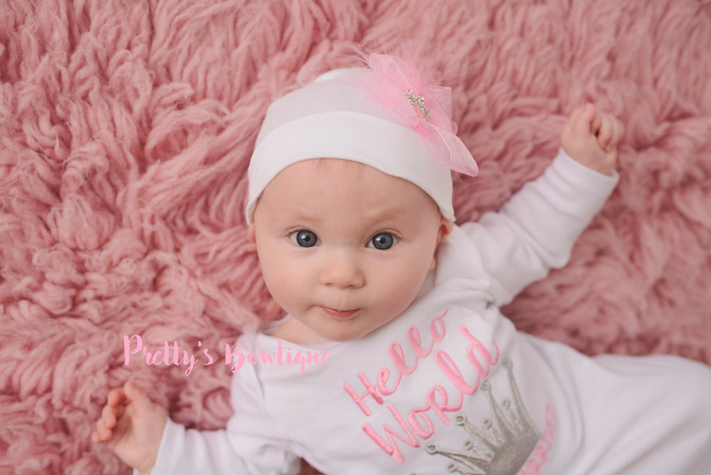 Newborn baby girl coming home outfit -Hello world i have arrived - princess newborn gown and hat set.  Baby girl coming home outfit - Pretty's Bowtique