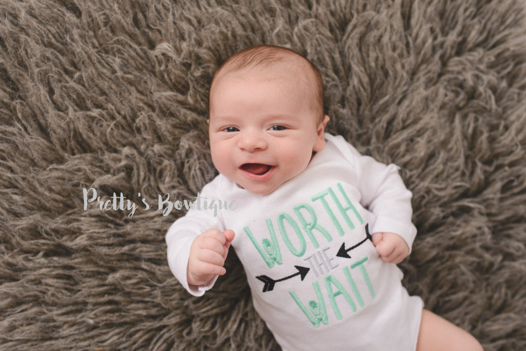 Worth the wait bodysuit-- Coming home outfit-- Gender neutral Worth the Wait Bodysuit or shirt can be customized -- Coming home outfit - Pretty's Bowtique